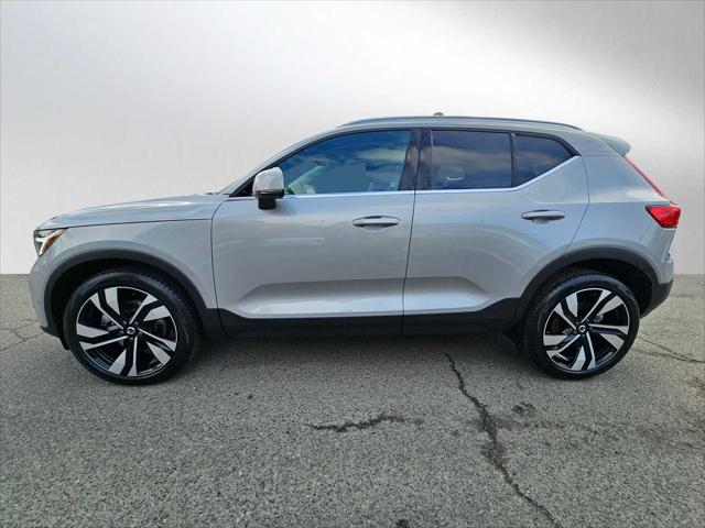 2025 Volvo XC40 B5 Plus Bright Theme