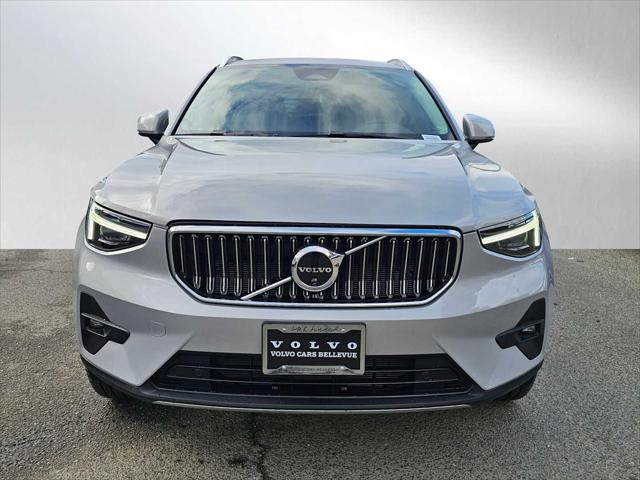2025 Volvo XC40 B5 Plus Bright Theme