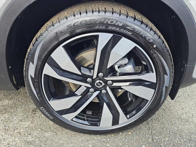 2025 Volvo XC40 B5 Plus Bright Theme