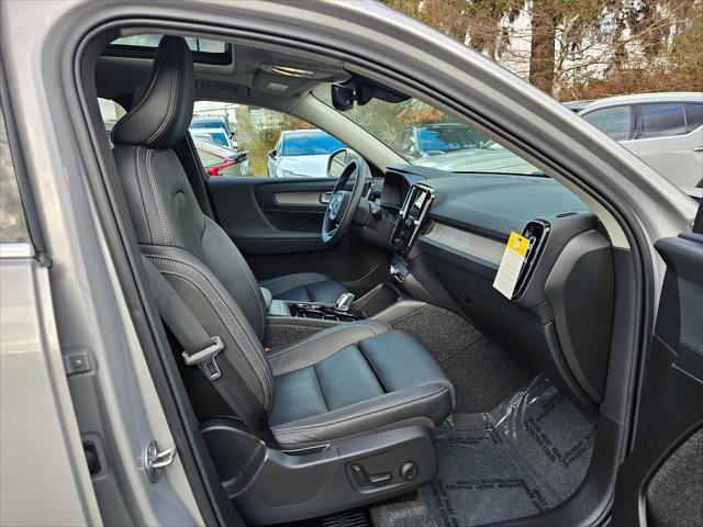 2025 Volvo XC40 B5 Plus Bright Theme