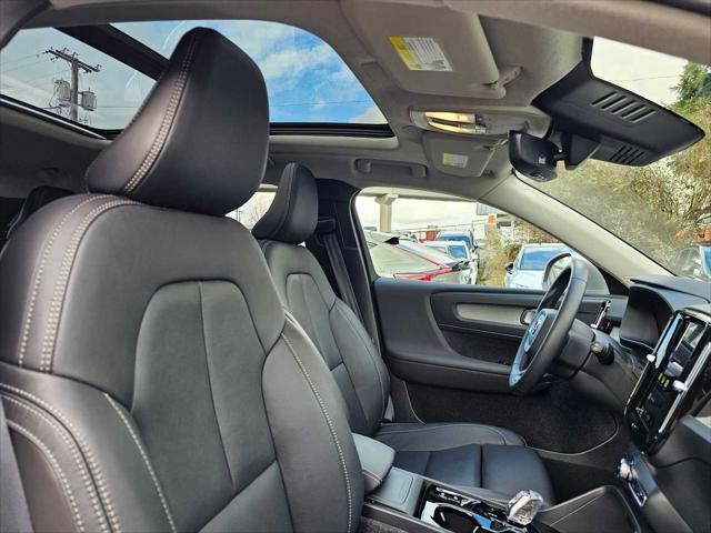 2025 Volvo XC40 B5 Plus Bright Theme