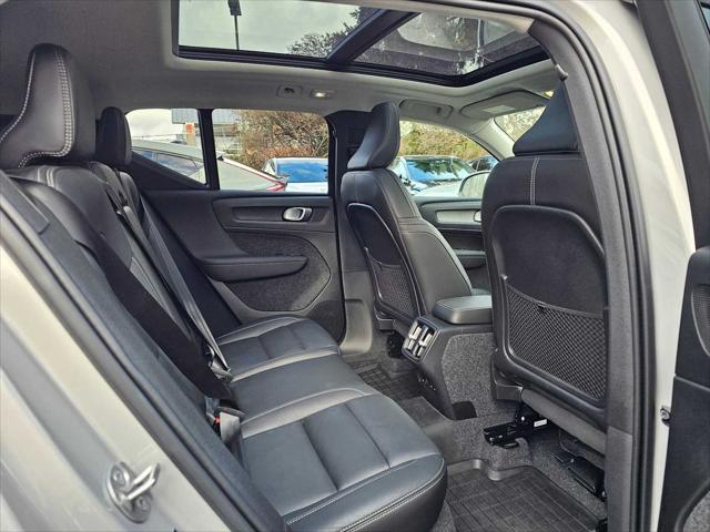 2025 Volvo XC40 B5 Plus Bright Theme