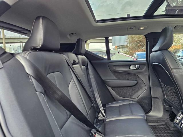 2025 Volvo XC40 B5 Plus Bright Theme