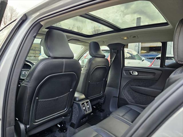2025 Volvo XC40 B5 Plus Bright Theme