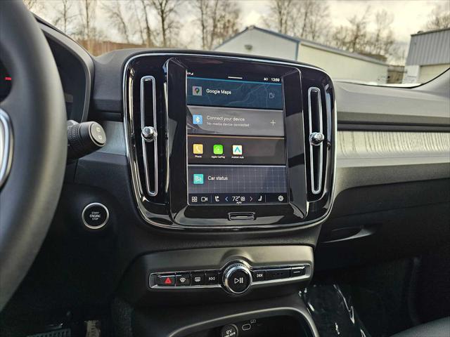 2025 Volvo XC40 B5 Plus Bright Theme