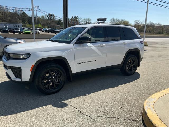 2026 Jeep Grand Cherokee GRAND CHEROKEE LAREDO ALTITUDE 4X4