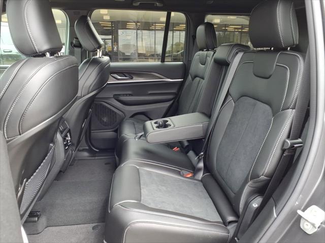 2026 Jeep Grand Cherokee Altitude 4x2