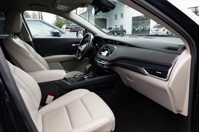 2024 Cadillac XT4 AWD Premium Luxury
