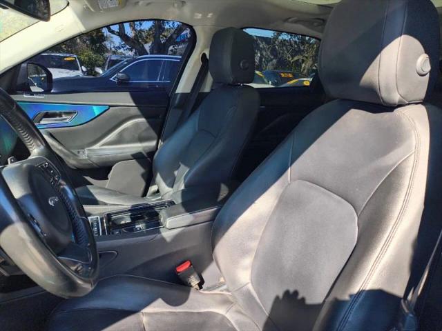 2018 Jaguar F-PACE 25t Premium