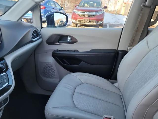 2017 Chrysler Pacifica Touring-L Plus