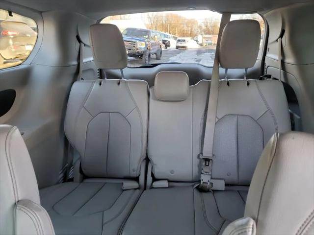 2017 Chrysler Pacifica Touring-L Plus