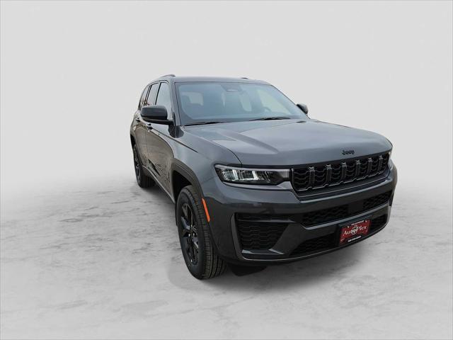 2026 Jeep Grand Cherokee Laredo Altitude