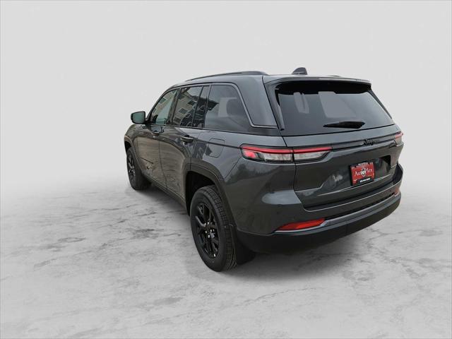 2026 Jeep Grand Cherokee Laredo Altitude