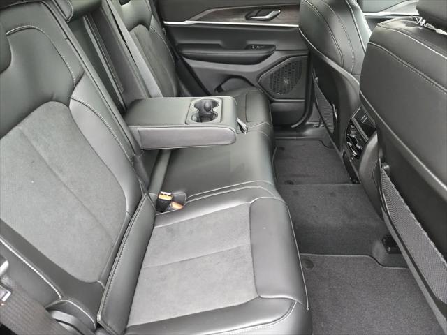 2026 Jeep Grand Cherokee Altitude 4x2