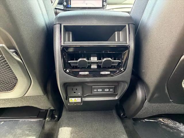 2026 Jeep Grand Cherokee Altitude 4x4