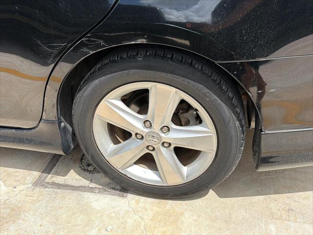 2011 Toyota Camry SE - Photo 6