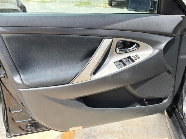 2011 Toyota Camry SE - Photo 8