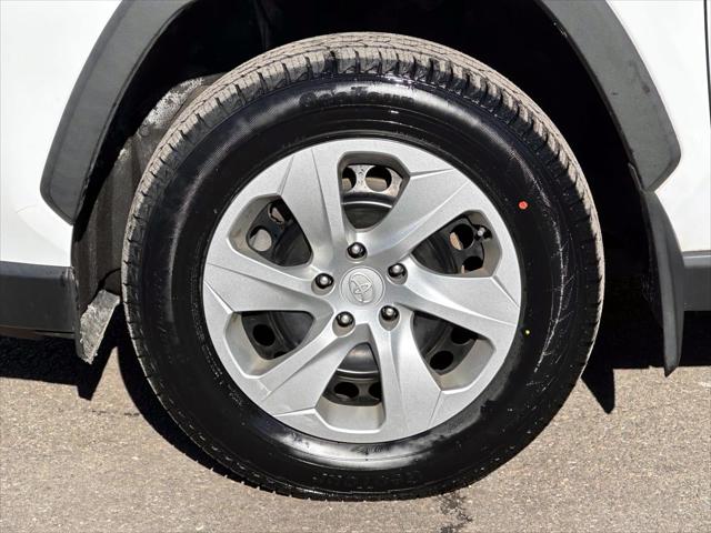 2021 Toyota RAV4 LE [9]