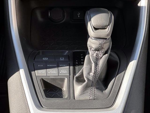 2021 Toyota RAV4 LE [18]