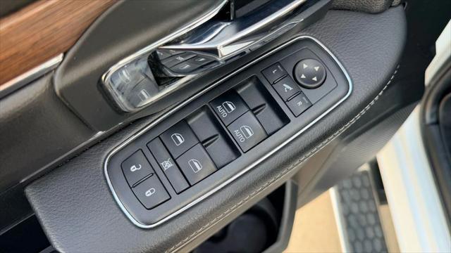2017 Ram 1500 Laramie Crew Cab 4x4 5'7" Box
