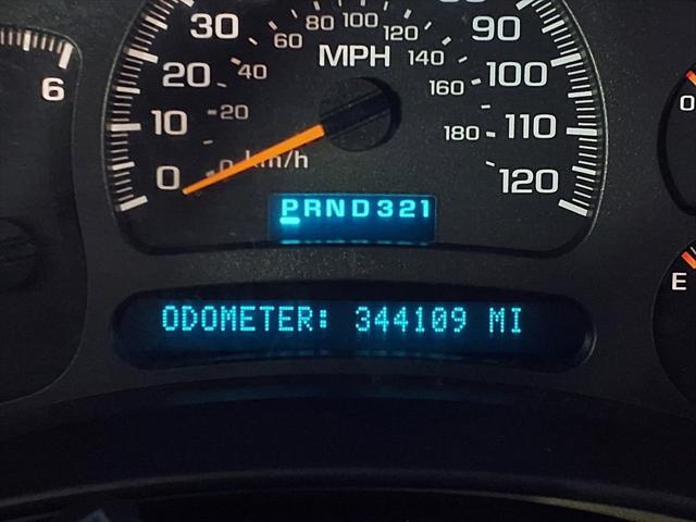 2004 Chevrolet Suburban LS