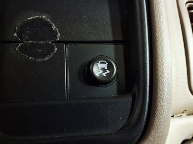 2004 Chevrolet Suburban LS