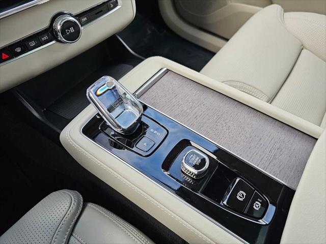 2026 Volvo XC90 Plug-In Hybrid Ultra, T8 AWD, Electric/Gasoline, Bright, 7 Seats