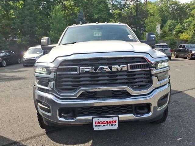 2026 RAM 5500 Chassis RAM 5500 TRADESMAN CHASSIS CREW CAB 4X4 84 CA
