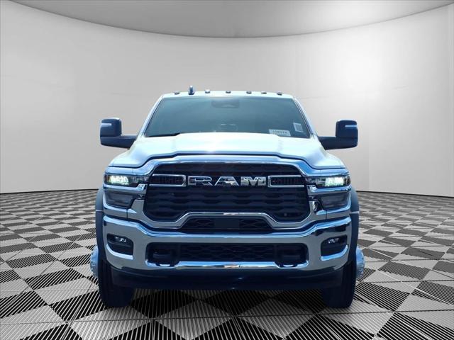 2026 RAM 5500 Chassis RAM 5500 TRADESMAN CHASSIS CREW CAB 4X4 84 CA