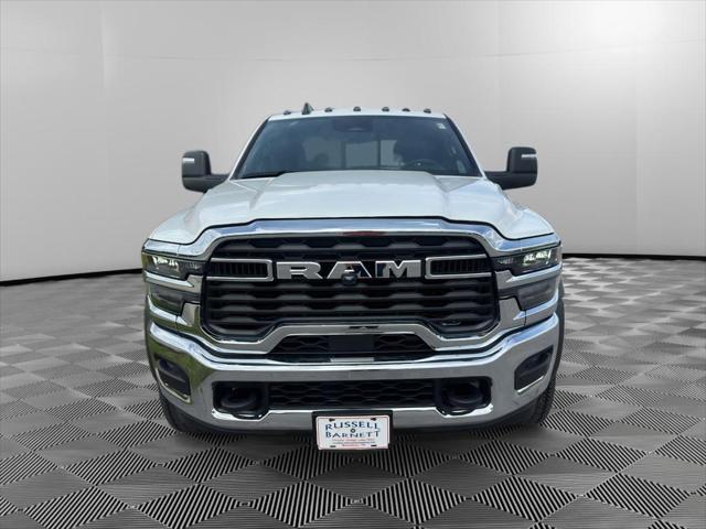 2026 RAM 5500 Chassis RAM 5500 TRADESMAN CHASSIS CREW CAB 4X4 60 CA