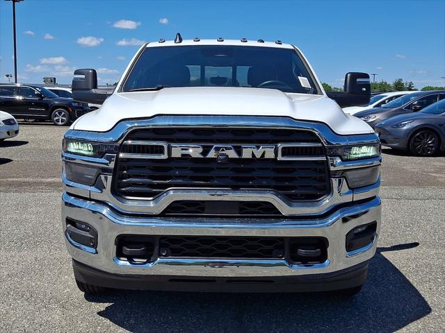 2026 RAM Ram 3500 RAM 3500 TRADESMAN CREW CAB 4X4 8 BOX