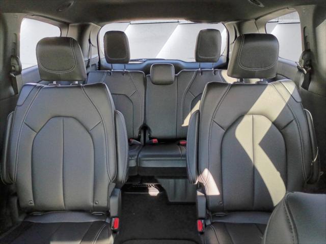 2026 Chrysler Pacifica Select AWD