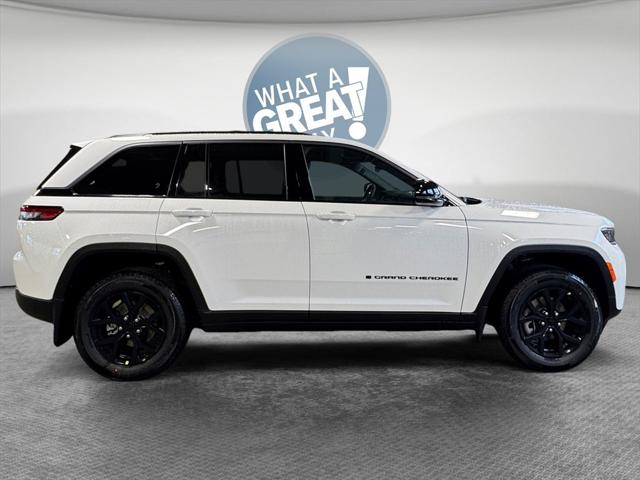2026 Jeep Grand Cherokee GRAND CHEROKEE LAREDO ALTITUDE 4X4