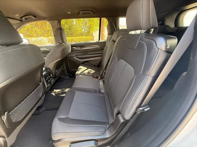 2026 Jeep Grand Cherokee L Laredo 4x4