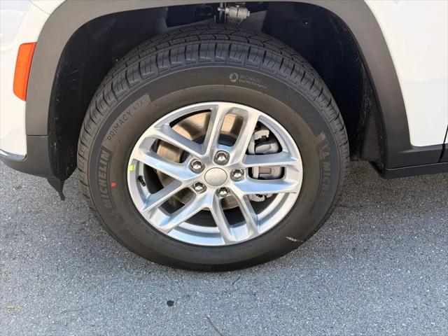 2026 Jeep Grand Cherokee L Laredo 4x4