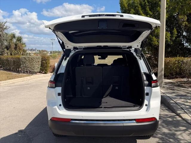 2026 Jeep Grand Cherokee L Laredo 4x4