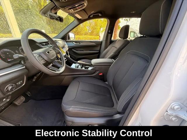 2026 Jeep Grand Cherokee L Laredo 4x4