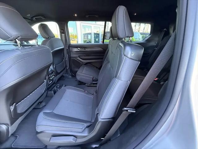 2026 Jeep Grand Cherokee L Laredo 4x4