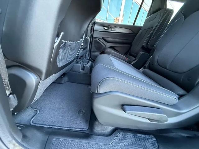 2026 Jeep Grand Cherokee L Laredo 4x4