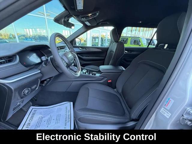 2026 Jeep Grand Cherokee L Laredo 4x4