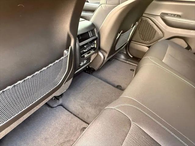 2026 Jeep Grand Cherokee Laredo 4x2
