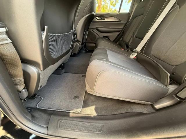 2026 Jeep Grand Cherokee Laredo 4x2