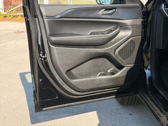 2026 Jeep Grand Cherokee Laredo 4x2
