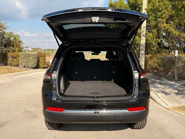 2026 Jeep Grand Cherokee Laredo 4x2