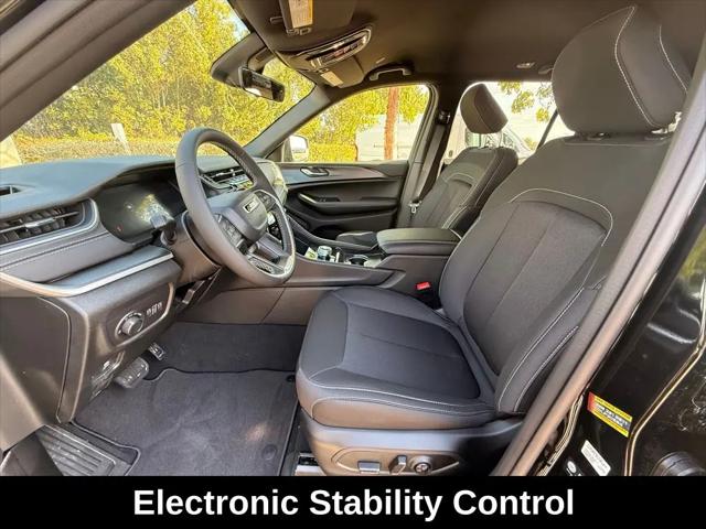 2026 Jeep Grand Cherokee Laredo 4x2