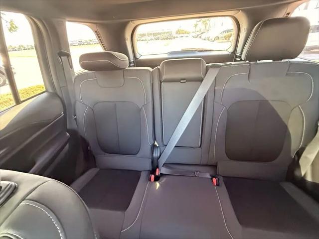2026 Jeep Grand Cherokee Laredo 4x2
