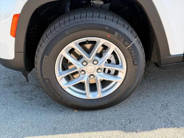 2026 Jeep Grand Cherokee Laredo 4x2
