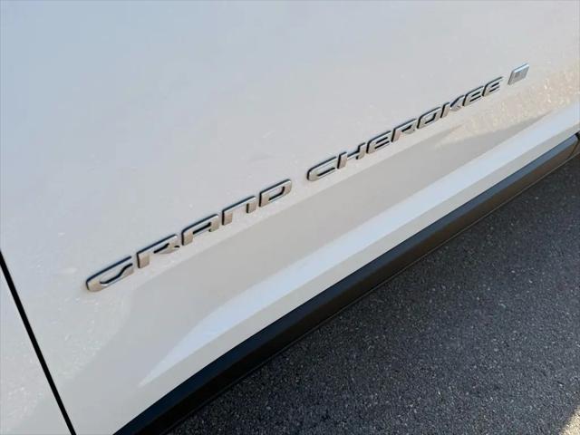 2026 Jeep Grand Cherokee Laredo 4x2