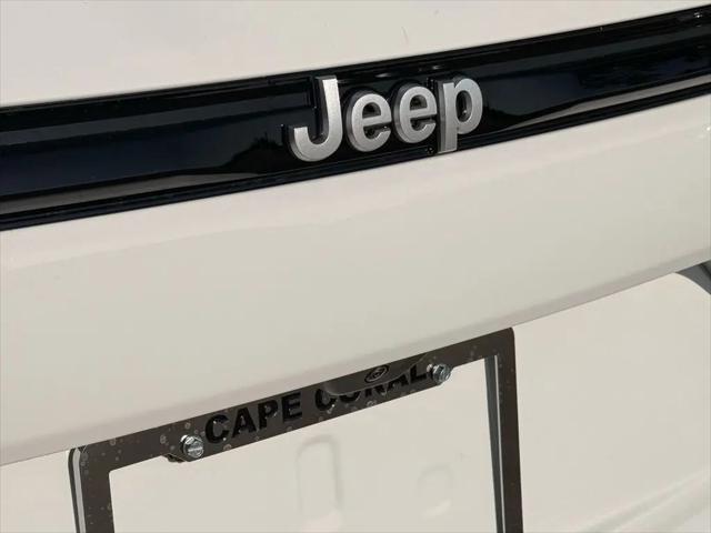 2026 Jeep Grand Cherokee Laredo 4x2