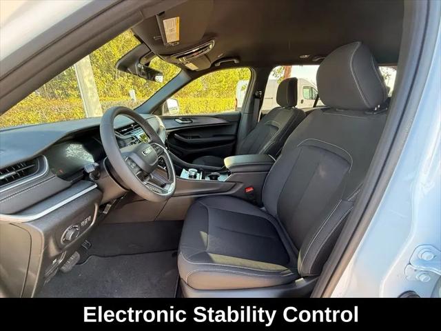 2026 Jeep Grand Cherokee Laredo 4x2